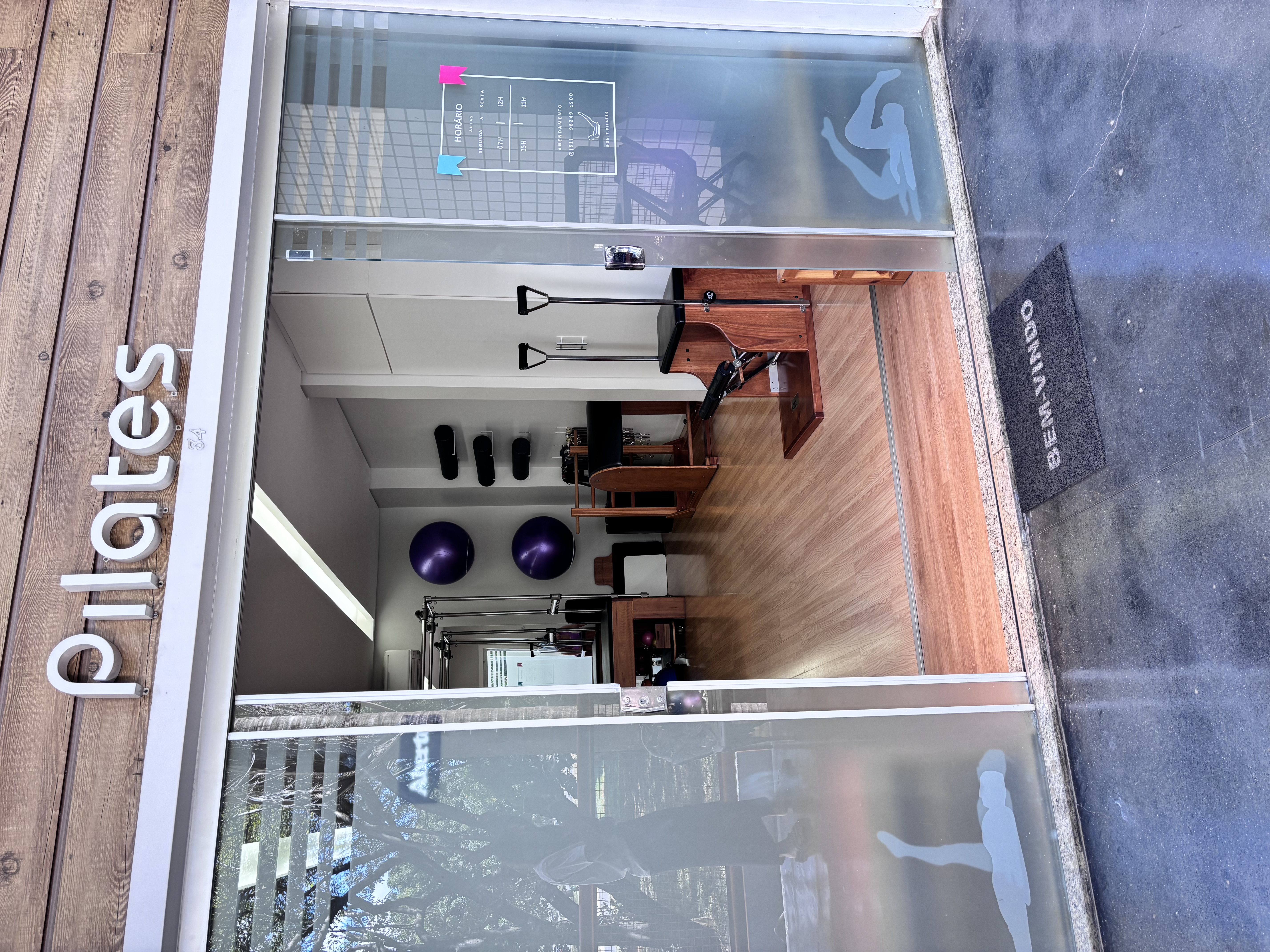 Fachada e entrada da Unit Pilates — CLN 112 Asa Norte