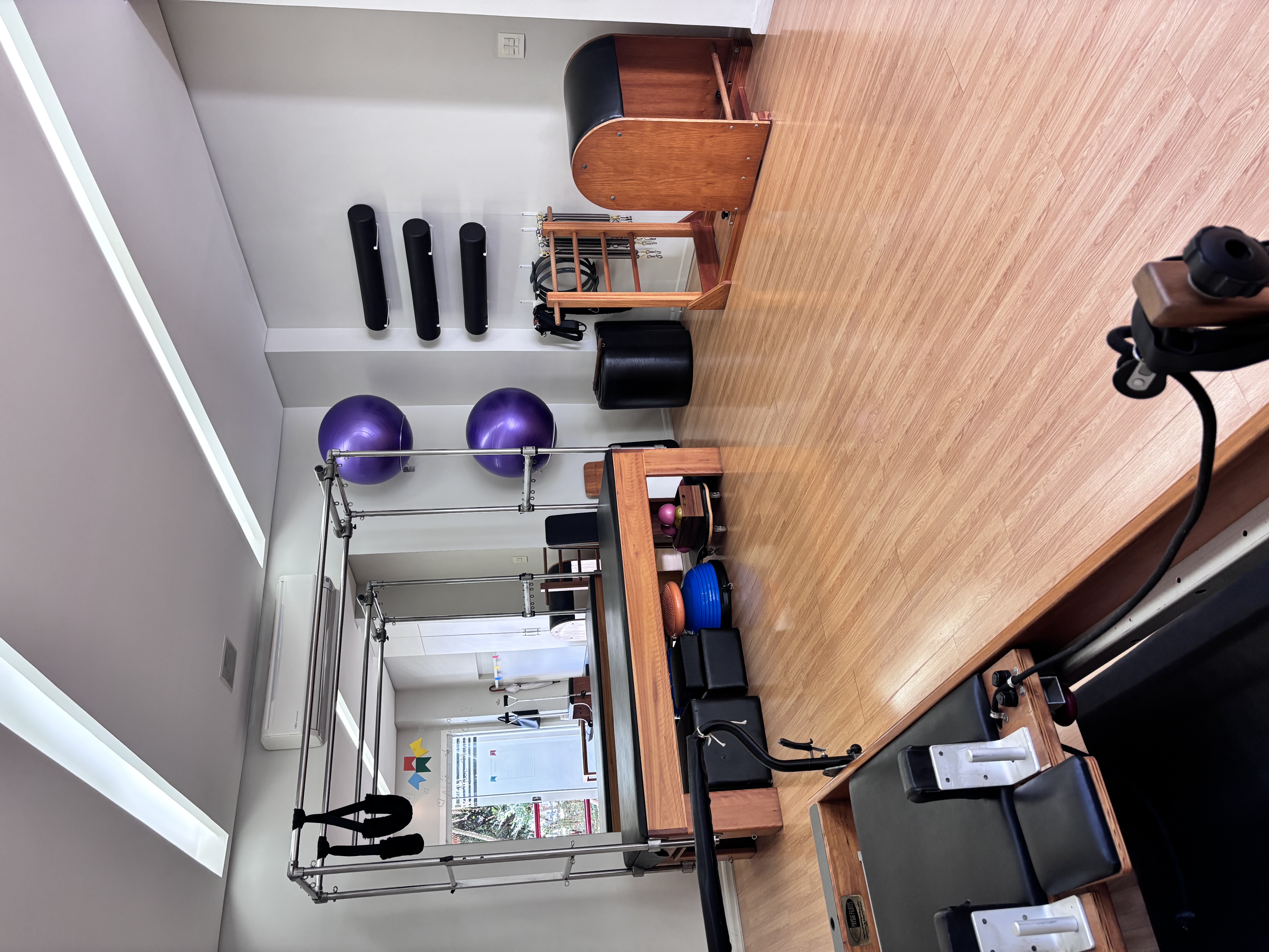 Equipamentos de Pilates — Cadillac, bolas e acessórios